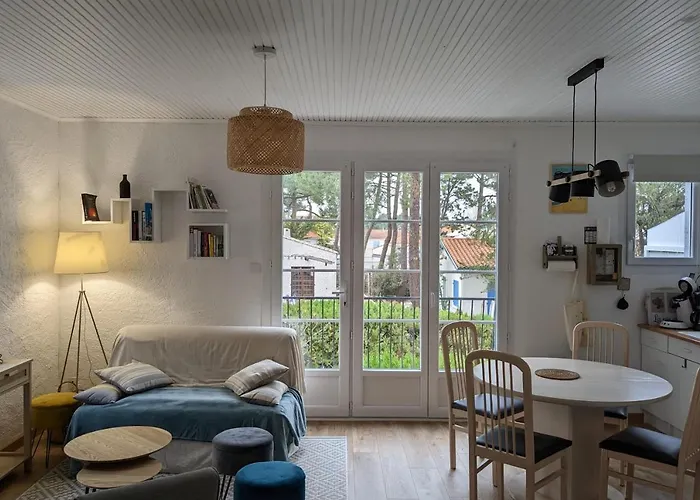 Spacious Quiet Nest With Garden Near The Sea